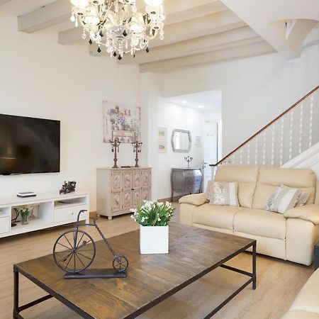 Sitges Spaces Beach House-4 Bedrooms, 3 Bathrooms, Large Terrace, Jacuzzi, Center-Beach מראה חיצוני תמונה