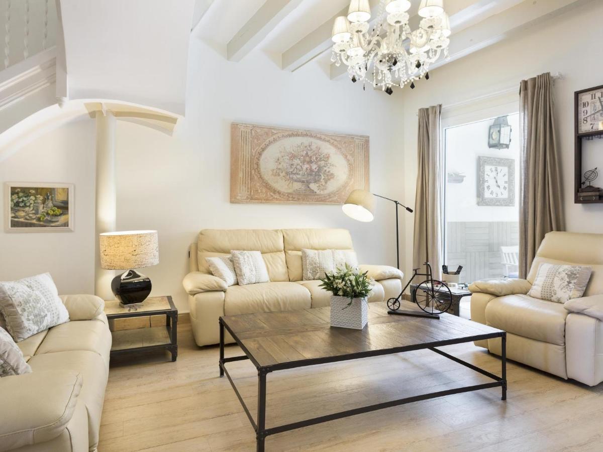 Sitges Spaces Beach House-4 Bedrooms, 3 Bathrooms, Large Terrace, Jacuzzi, Center-Beach מראה חיצוני תמונה