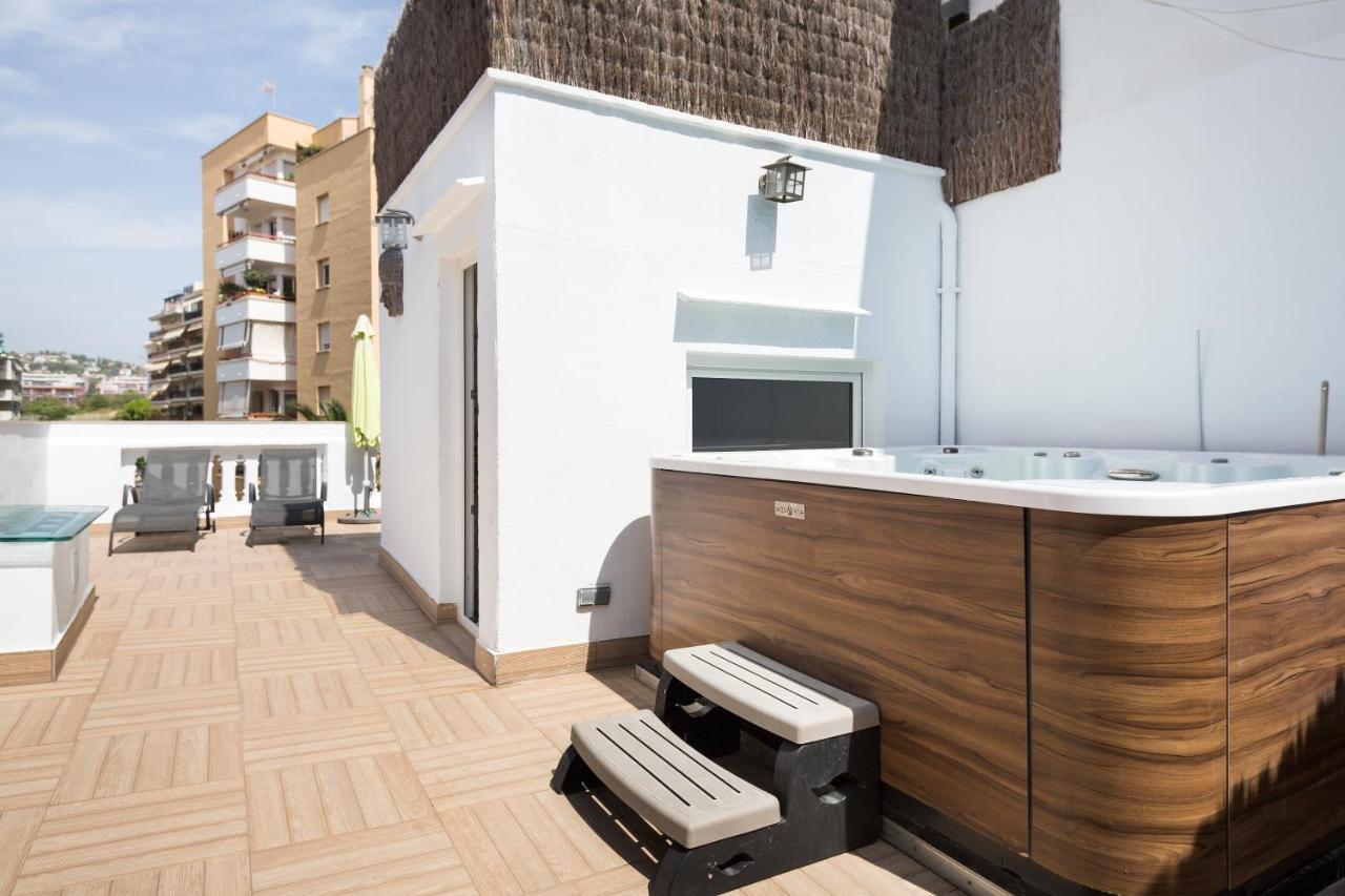 Sitges Spaces Beach House-4 Bedrooms, 3 Bathrooms, Large Terrace, Jacuzzi, Center-Beach מראה חיצוני תמונה