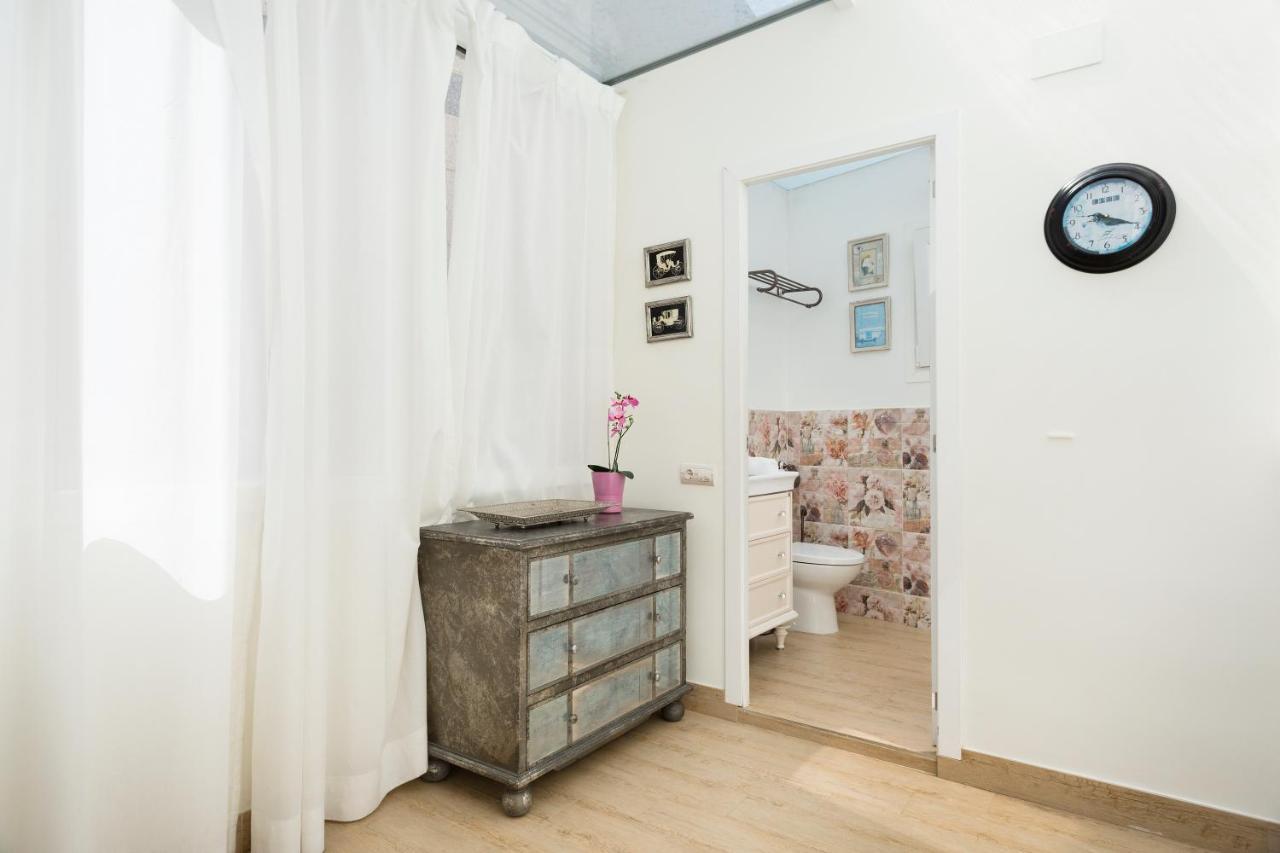 Sitges Spaces Beach House-4 Bedrooms, 3 Bathrooms, Large Terrace, Jacuzzi, Center-Beach מראה חיצוני תמונה