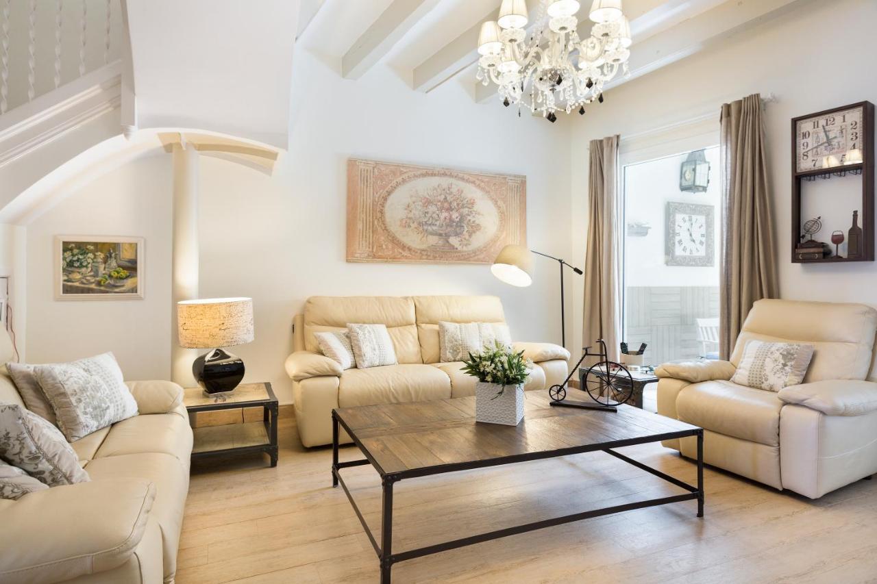 Sitges Spaces Beach House-4 Bedrooms, 3 Bathrooms, Large Terrace, Jacuzzi, Center-Beach מראה חיצוני תמונה